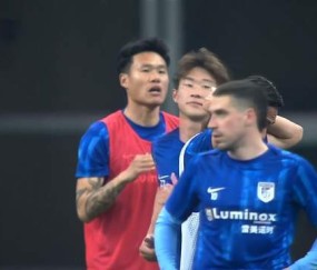 安博体育app下载-李国旭下4主力，大连留力重庆 吕焯毅身体被碾压 阿利米不像外援